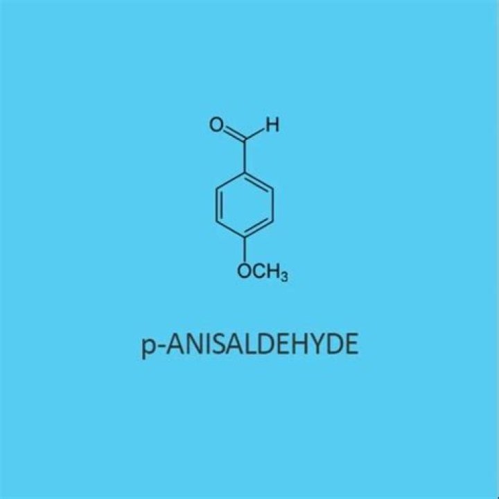 What does para-anisaldehyde smell like?