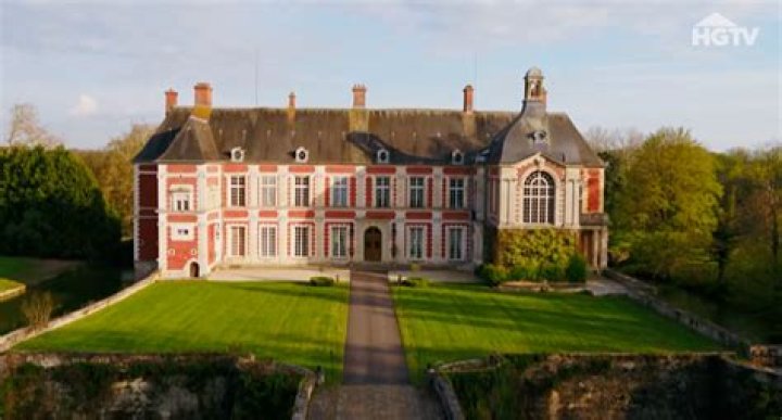 What job renovates houses?