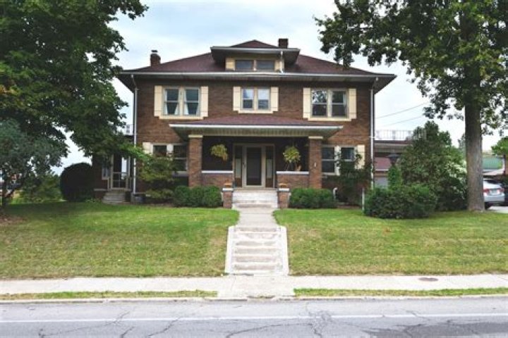 Whats a four square house?