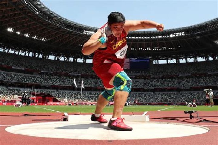Whats shot put in track?