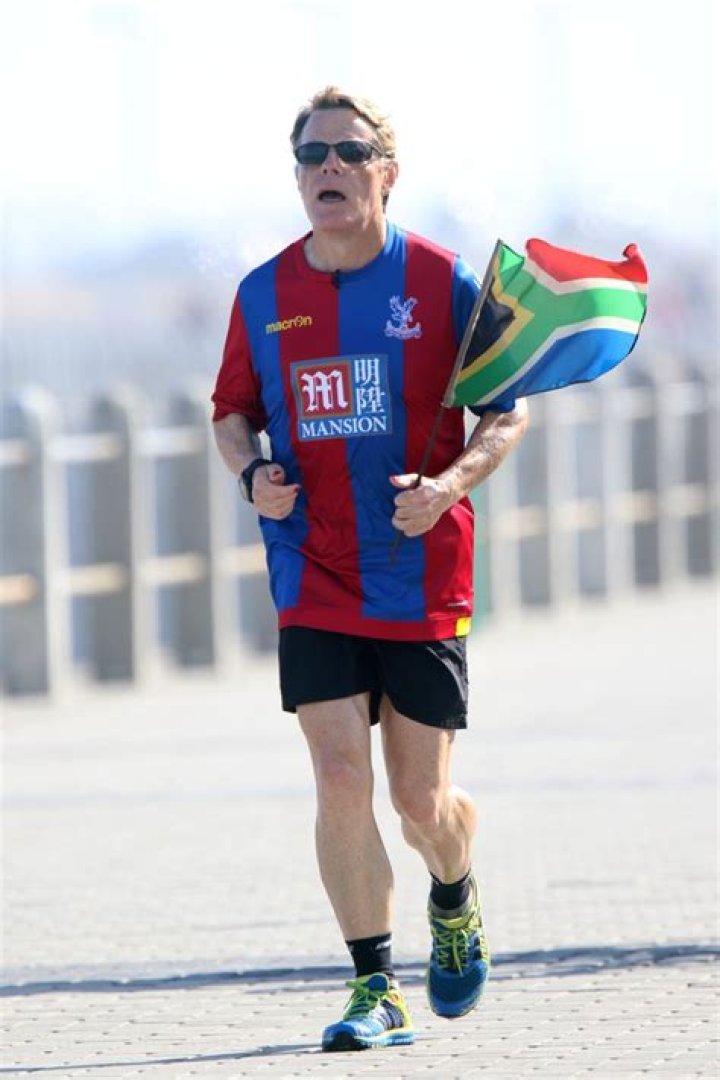 When did eddie izzard run 27 marathons?