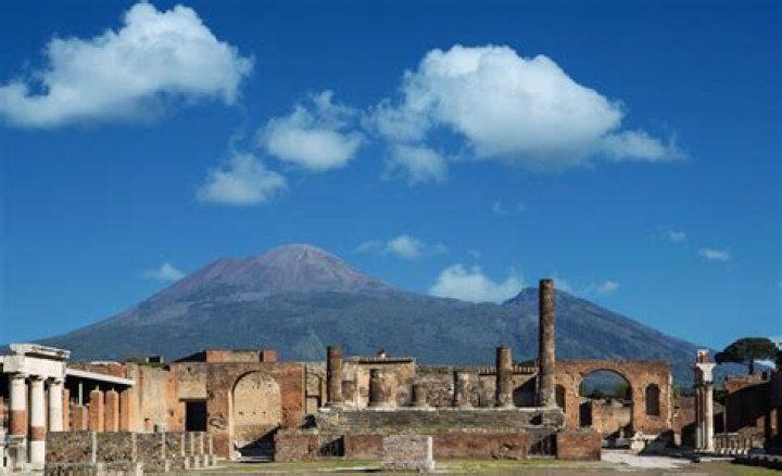 When did the volcano erupt in pompeii?
