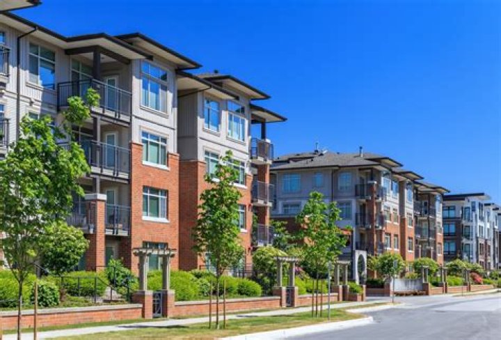 When do apartment complexes cash checks?
