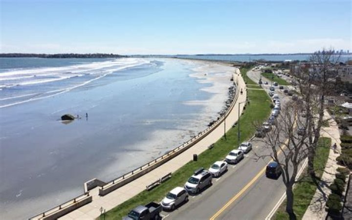 When does nahant beach open?