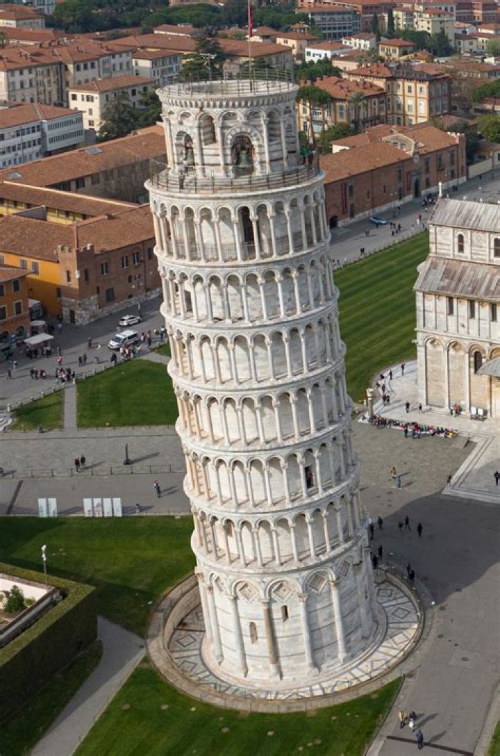 When pisa tower was built?