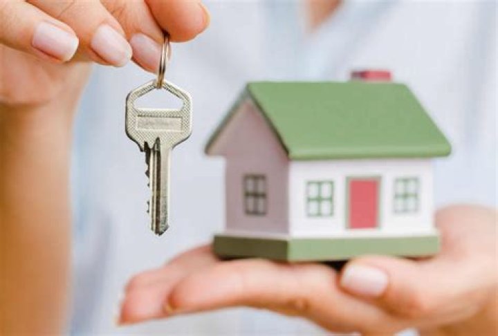 When to instruct a solicitor when selling a house?