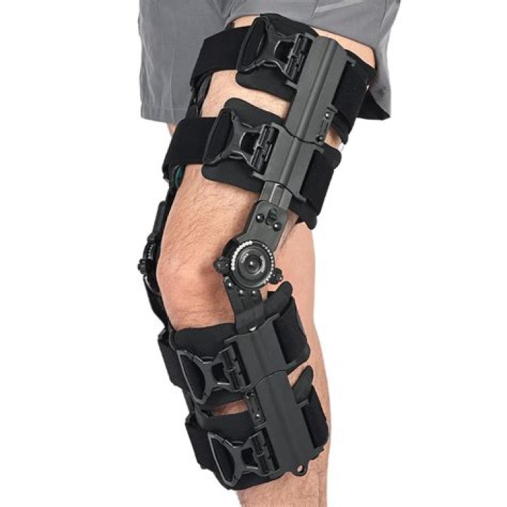 When to wear knee immobilizer?