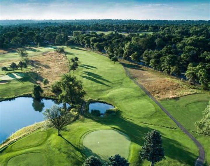 When was applewood golf course built?