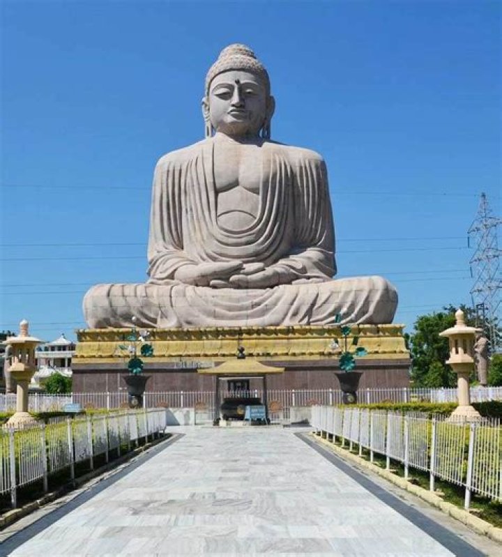 Where did buddha attained enlightenment?