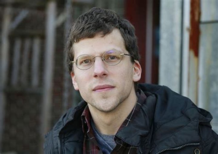 Where does jesse eisenberg live?