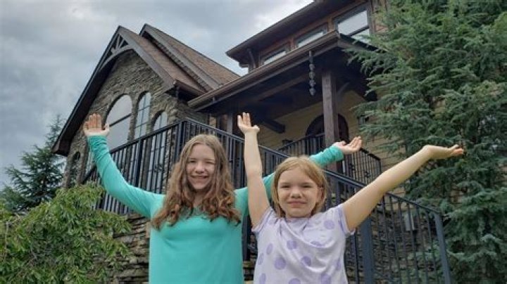 Where does jillian and addie live?