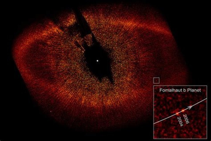 Where is fomalhaut located in the night sky?