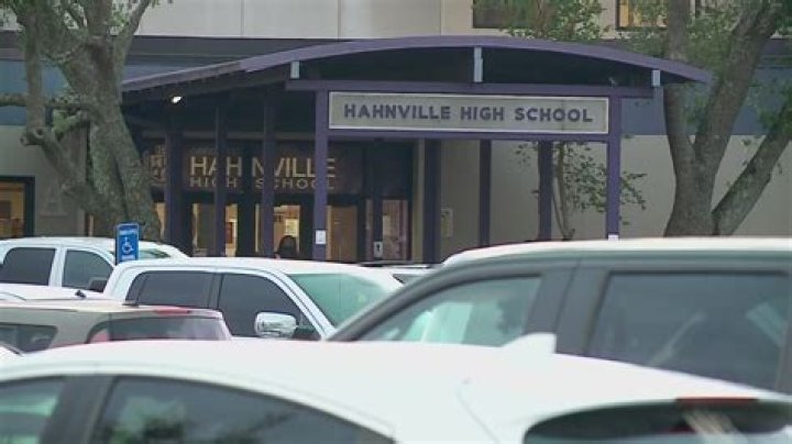 Where is hahnville high school?