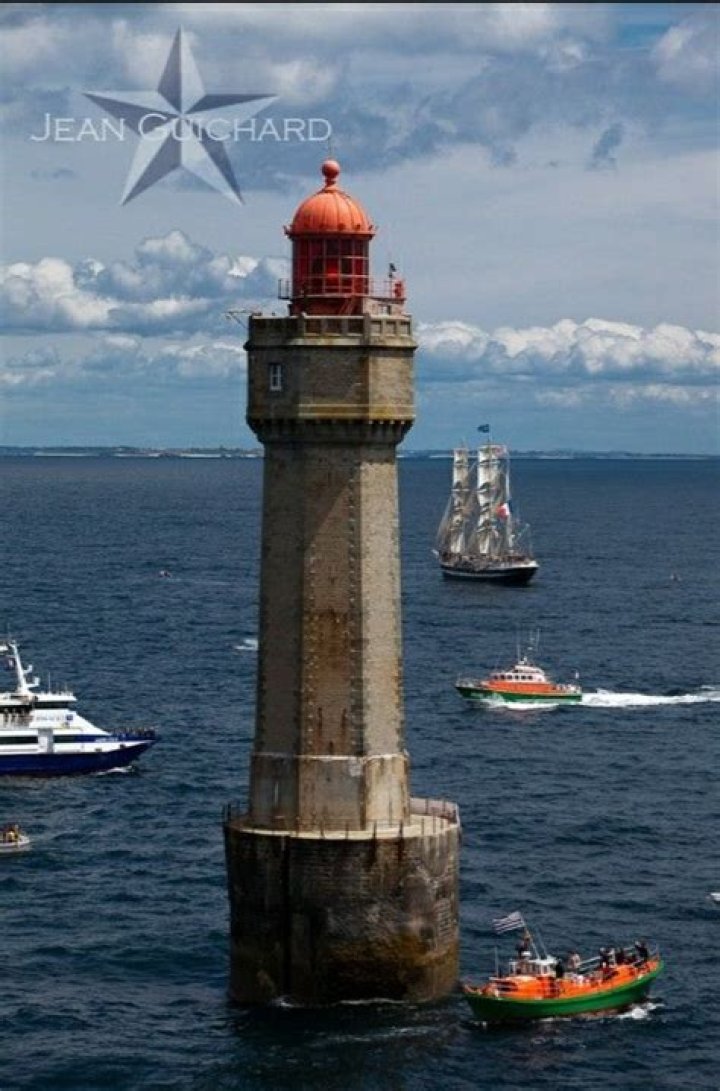 Where is la jument lighthouse?