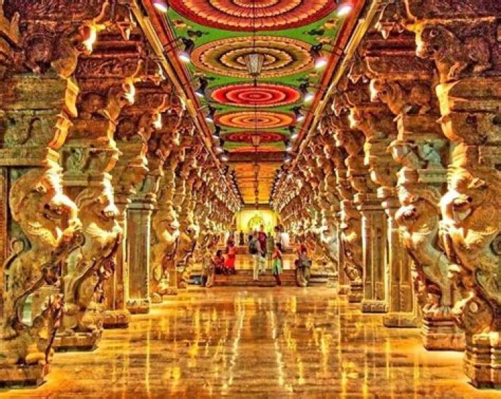 Where is thousand pillared temple located?