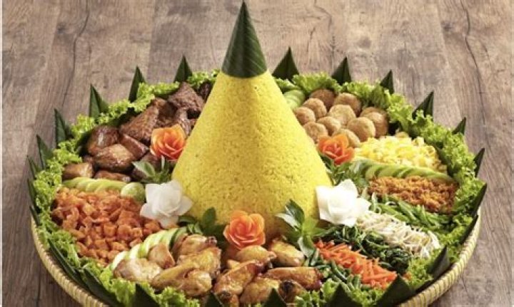 Where is tumpeng served?
