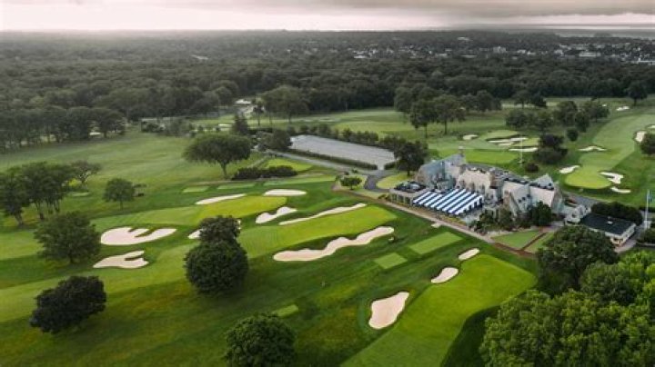 Where is winged foot golf course?