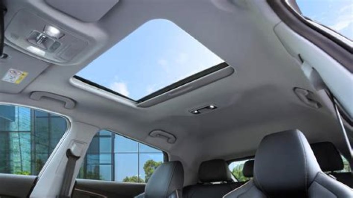 Which ford escapes have a sunroof?