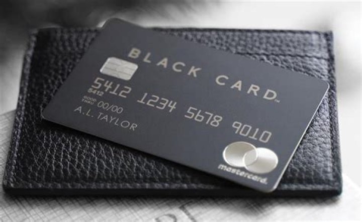 Which idols have a black card?