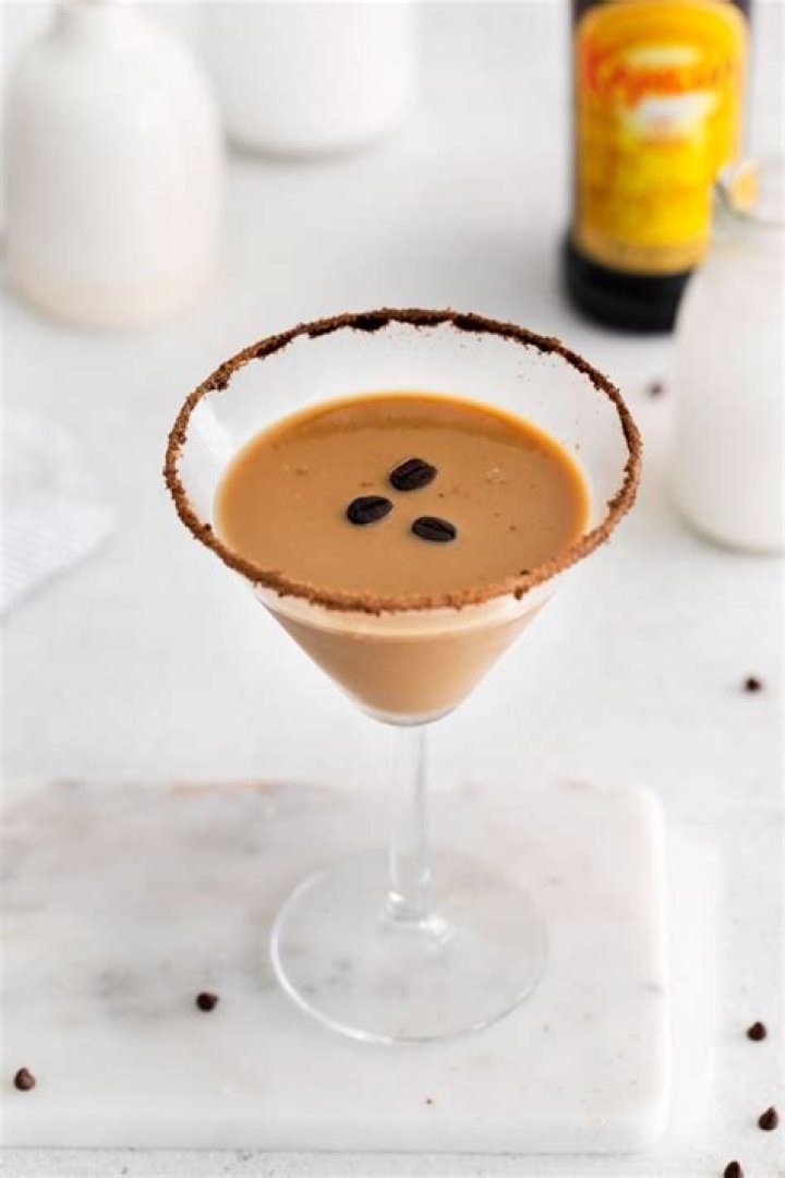 Which is sweeter kahlua or tia maria?