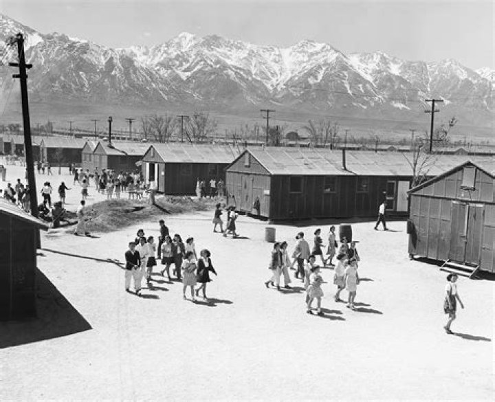 Which president apologized for the japanese internment camps?