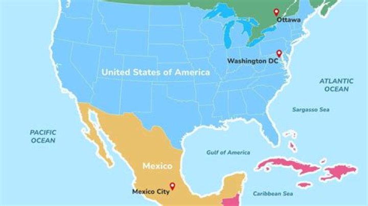 Which two gulfs are to the east and west of mexico?