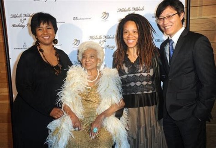 Who are mae jemison's siblings?