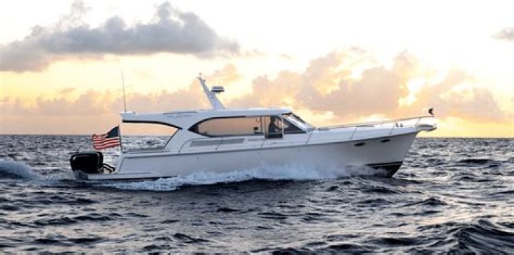 Who builds hylas yachts?