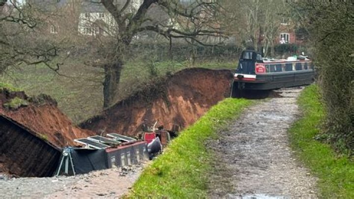Who built the llangollen canal?