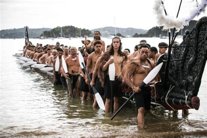Who built the tainui waka?
