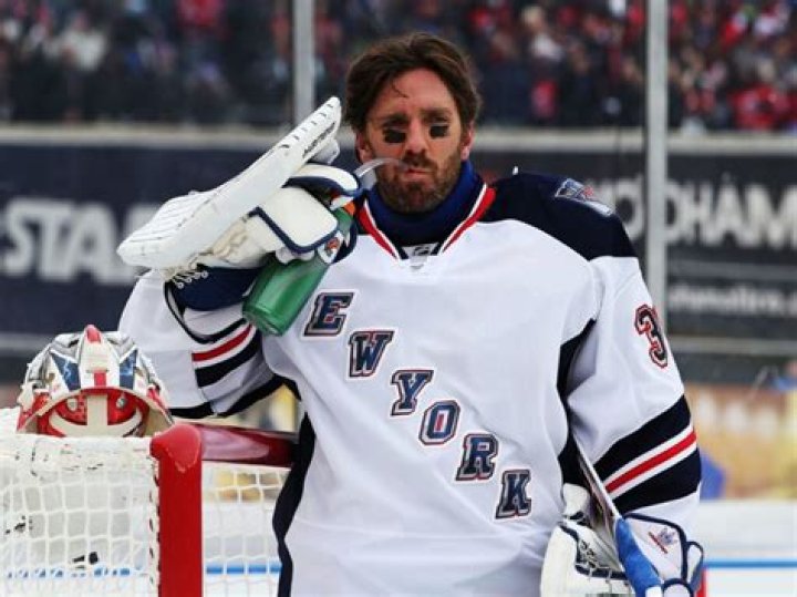 Who does lundqvist play for?
