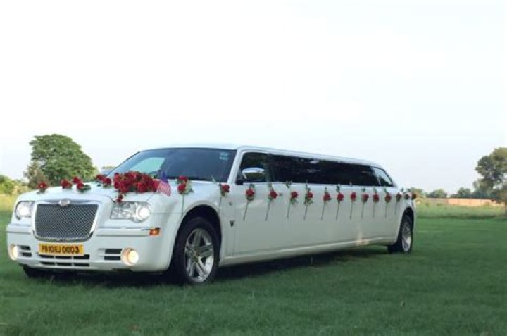 Who has limousine car in india?