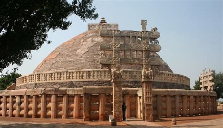 Who is buddhist stupas?