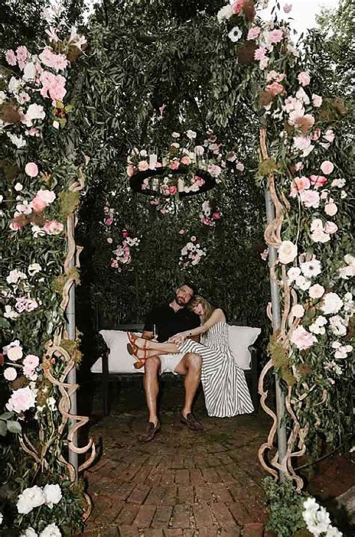 Who is hannah stocking engaged to?