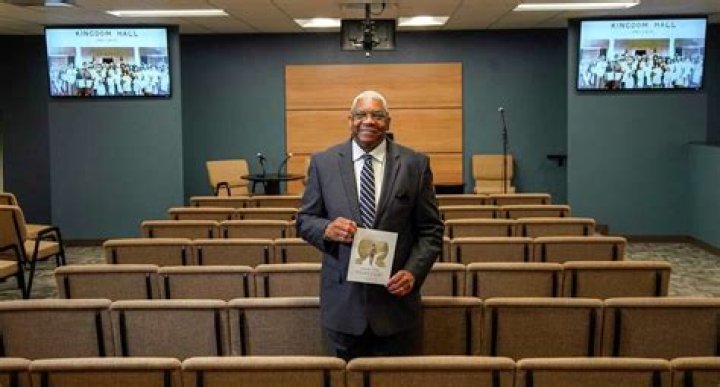 Who is the founder of jehovah witness church?