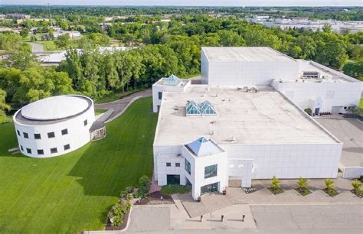 Who owns paisley park?