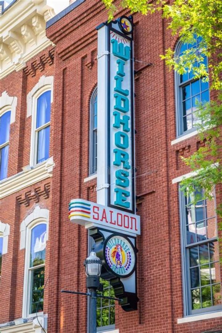 Who owns the wildhorse saloon in nashville tennessee?