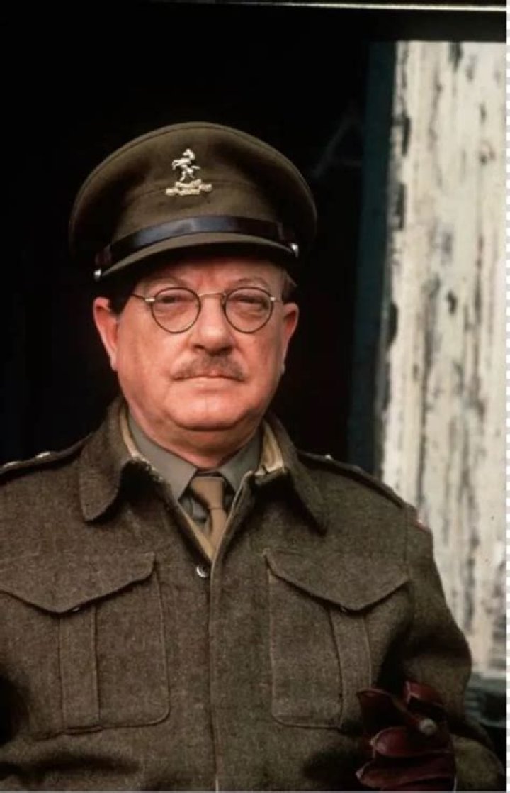 Who played captain mainwaring in dad's army?