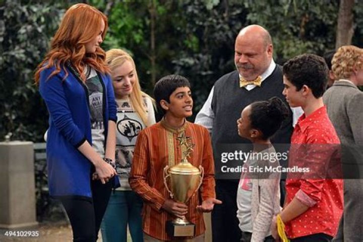 Who plays hudson in jessie?