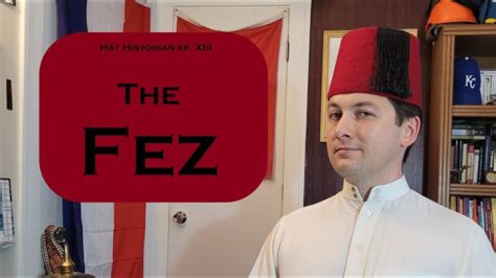 Who wears red fezzes?