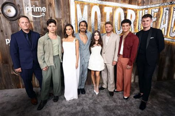 Whos darren barnet dating?