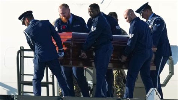 Who's in casket on empire season 5?