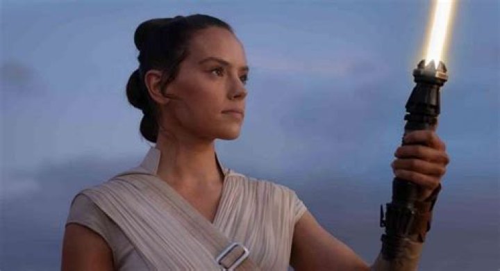 Whos lightsaber is rey using?