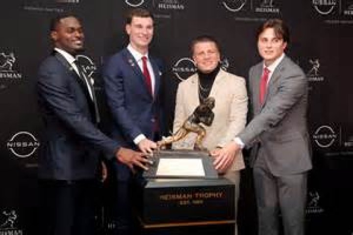 Whos won the heisman twice?