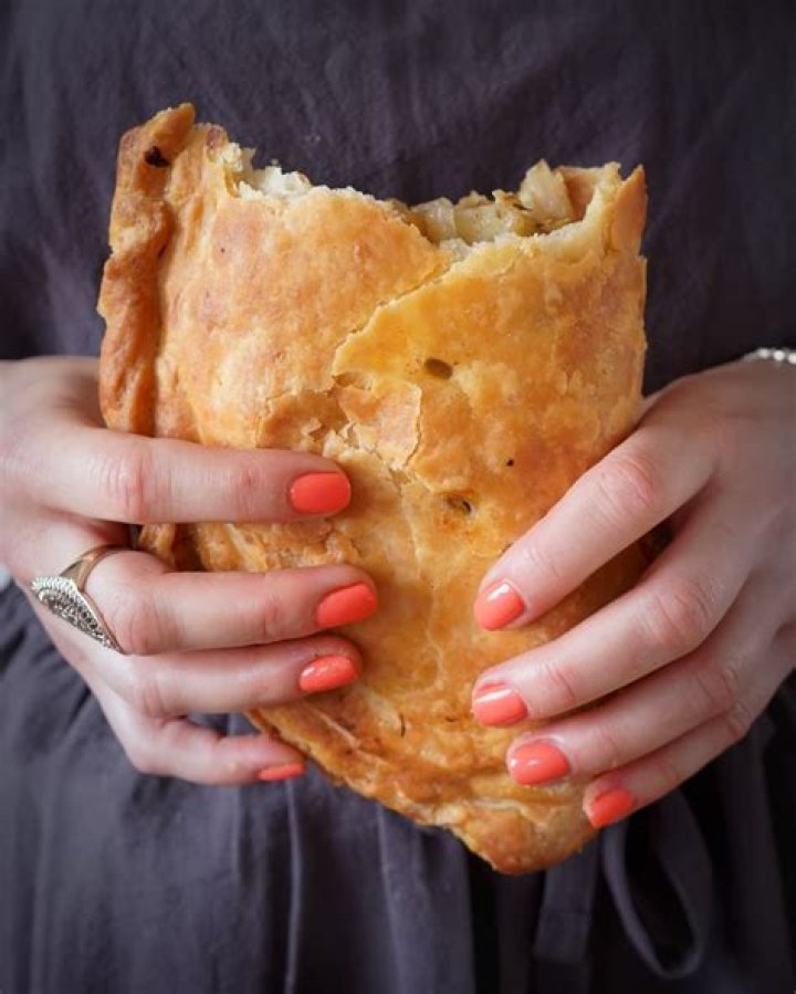 Why 20 crimps on a cornish pasty?