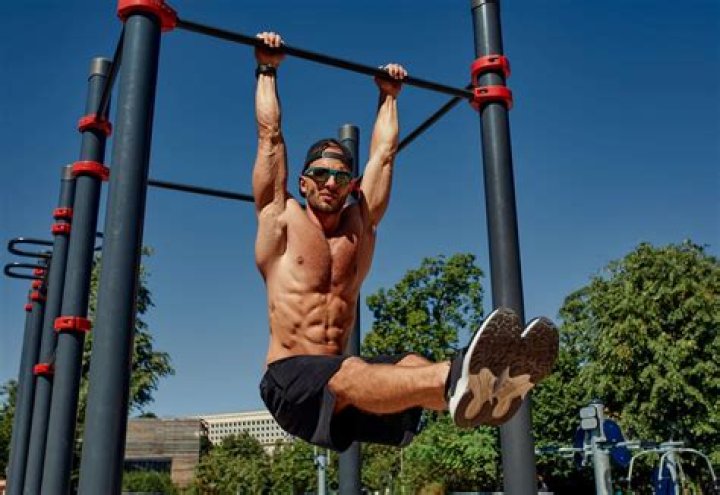 Why calisthenics athletes are lean?