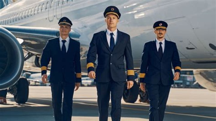 Why do gondola drivers wear stripes?