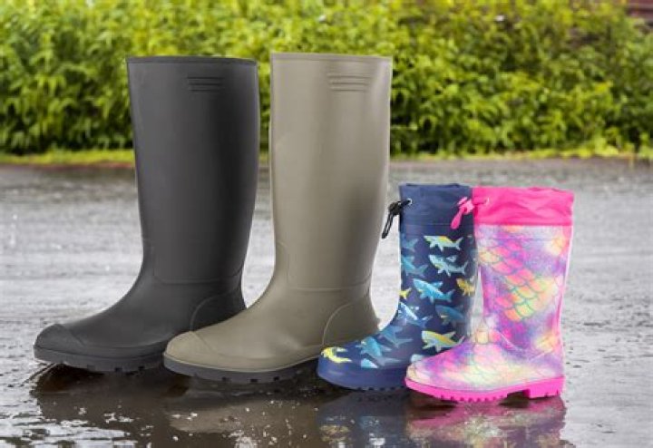 Why do wellies crack?