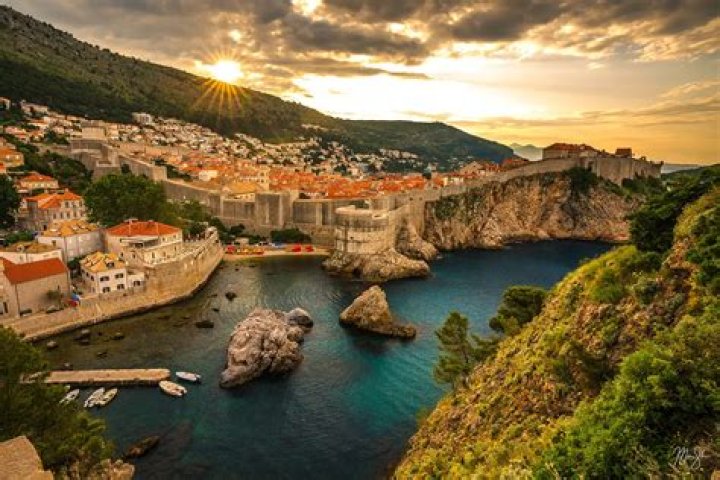 Why is dubrovnik called the pearl of the adriatic?
