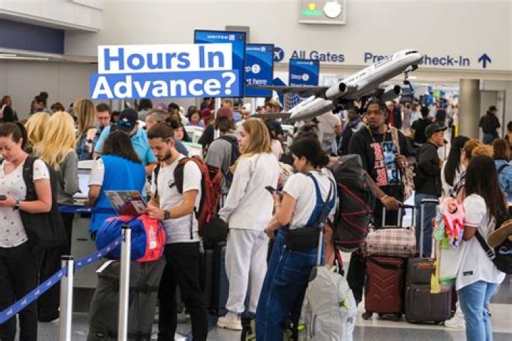 Why is honduras airport so dangerous?